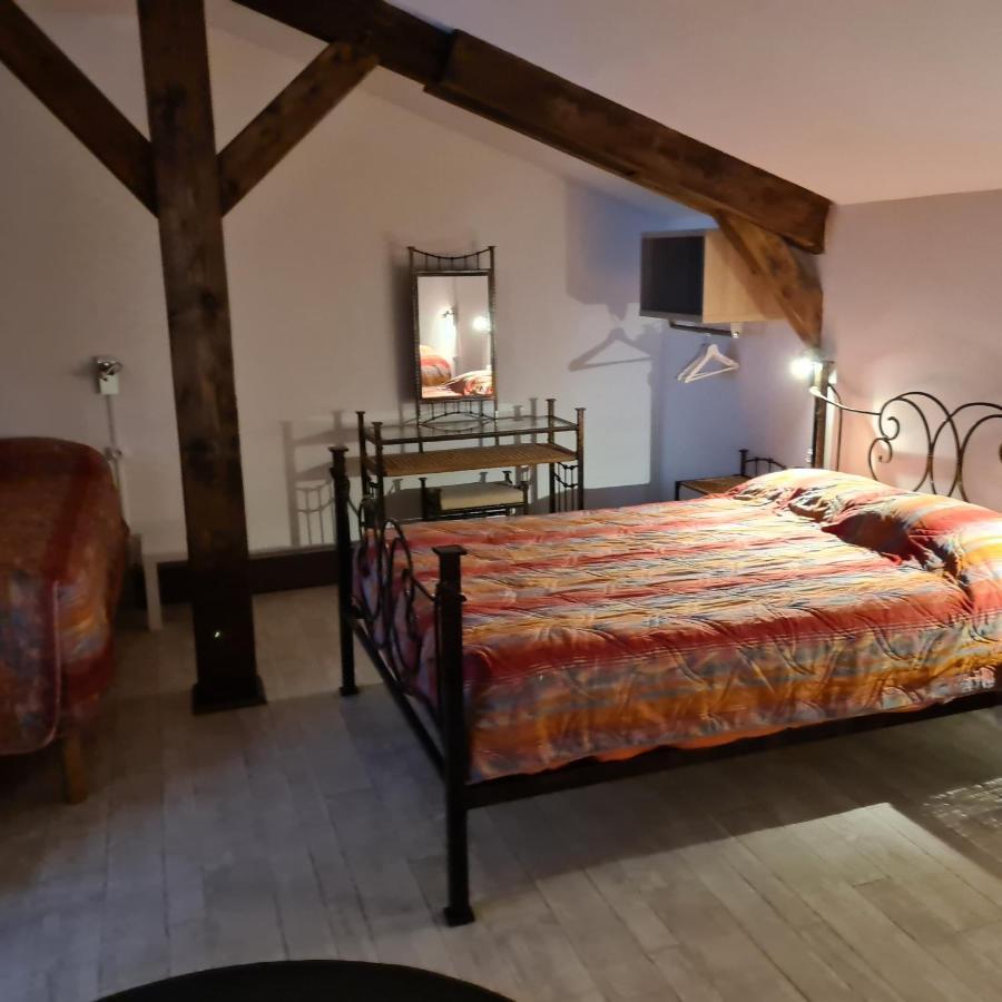 Le Gite De Massiac Exterior photo